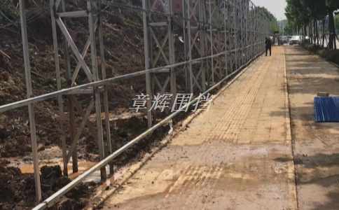 簡易圍擋的安全標準化是否有利于提高人員安全感和使用體驗？（簡易圍擋安全標準化對人員安全感和使用體驗的影響分析）